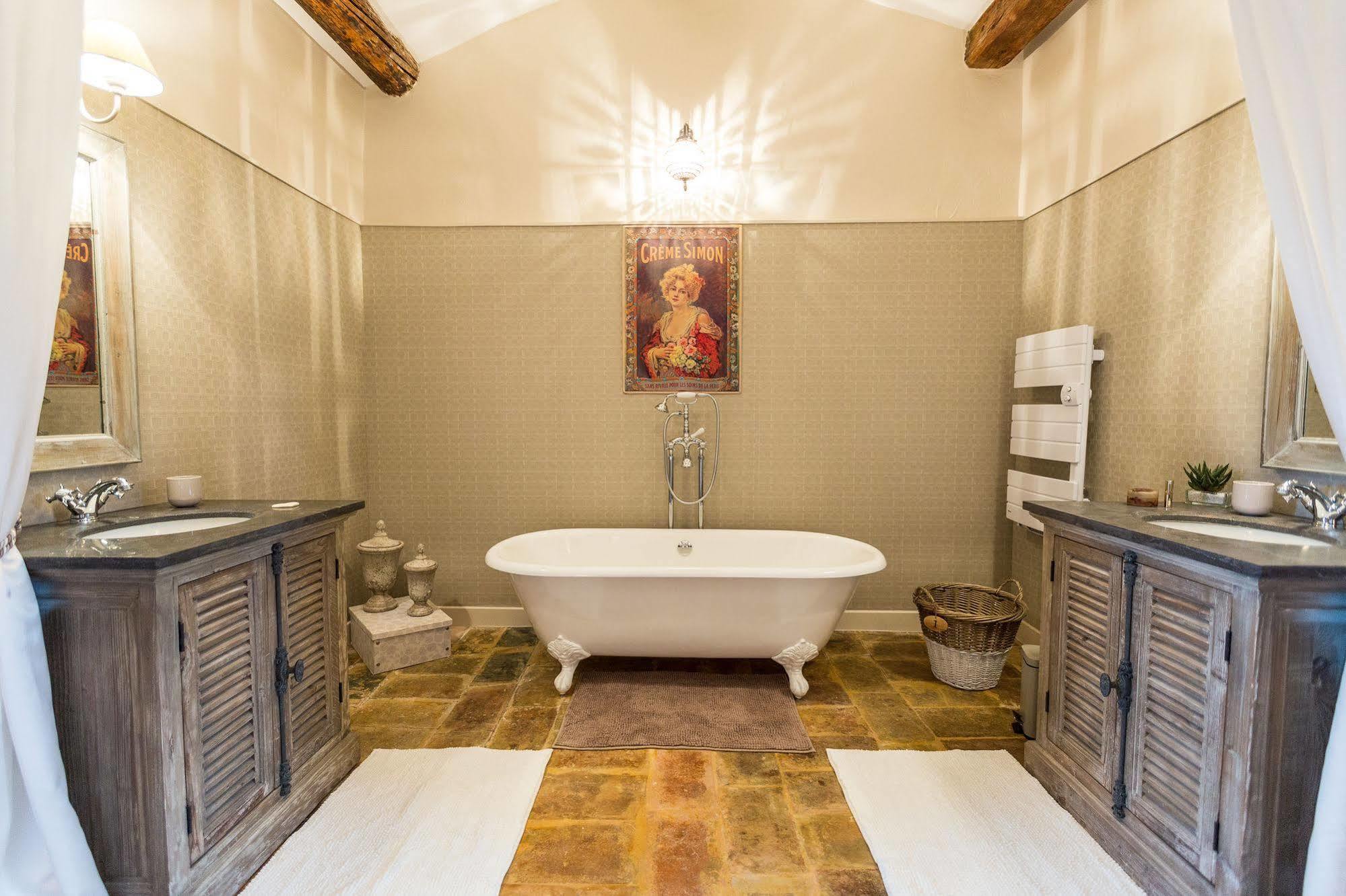 Le Mas De La Chapelle Sainte Anastasie  Eksteriør billede